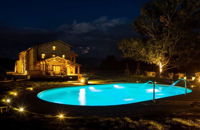 Villa Rovicciano, sleeps up 20. Luxury, heatable pool, lift, breakfast included