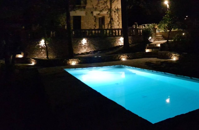 Villa Rubino ubicada en las colinas.