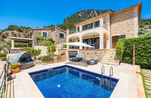 Villa 'Sa Papaiona' con vistas a la montaña, piscina privada y Wi-Fi