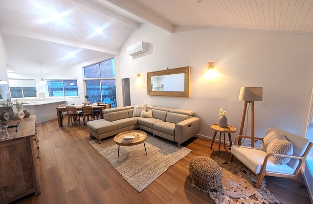 Villa Salina Forster - 1 Minute walk to the golden sands of One Mile Beach