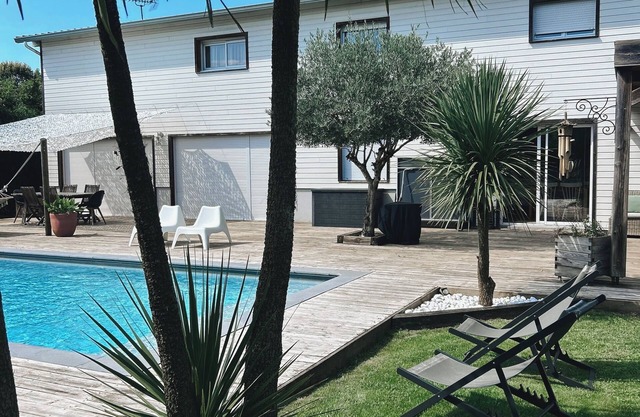 villa SAMA con piscina