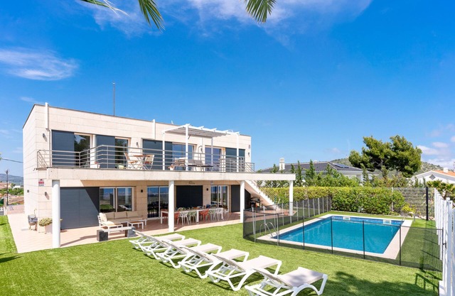 Villa San Diego with Sea Views and Private Pool