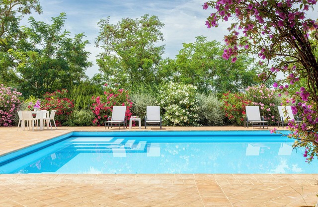 Retiro ideal para reuniones en Umbría: disfrute de la tranquilidad del campo y camine hasta las tiendas