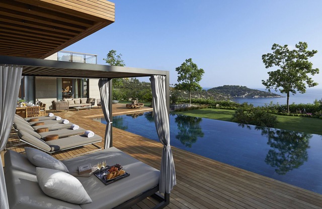 Villa Santi by LuxJB 🏆 Malibu Beachfront Mansion 🏆 Fully Staffed 🏆 18 Guests