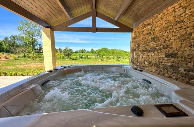 Villa Sarlat ,piscine/jacuzzi
