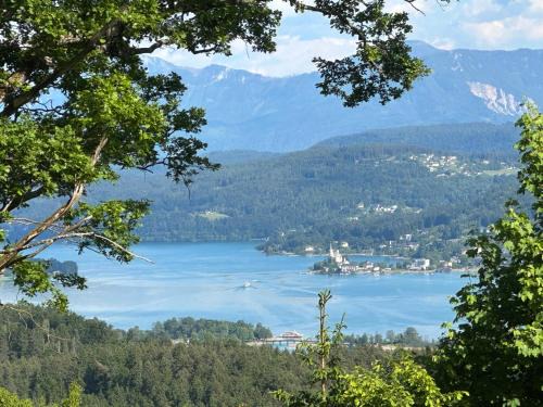 Villa Sara - Wörtherseeblick, Sauna, Panoramaterrasse