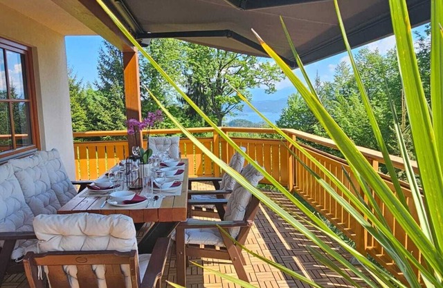 Villa Sara - your oasis of peace with a view of Lake Wörthersee and the mountains