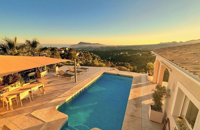 Villa Sarawella by Richard Rentals