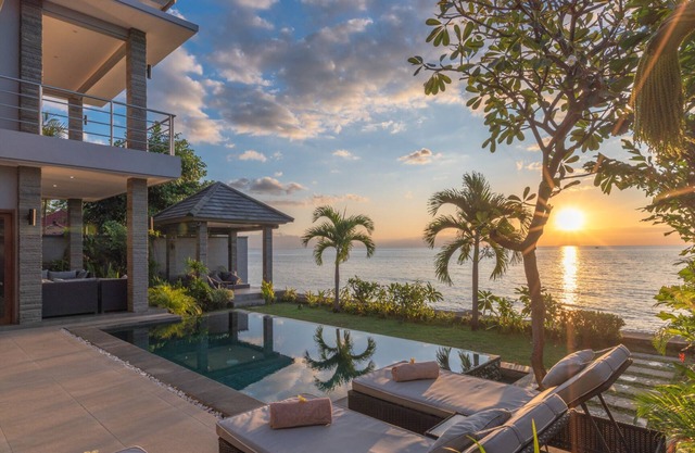 Villa Sean - Private Beachfront Villa In Lovina