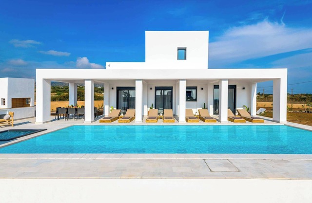 Villa Seashell - Four Bedroom Villa, Sleeps 8
