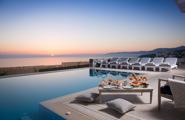 Villa con vistas al mar Villa privada con piscina climatizada y vistas panorámicas al mar