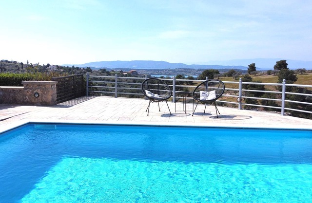 Villa 'Seaview with Pool For 6' con vistas al mar, Wi-Fi y aire acondicionado