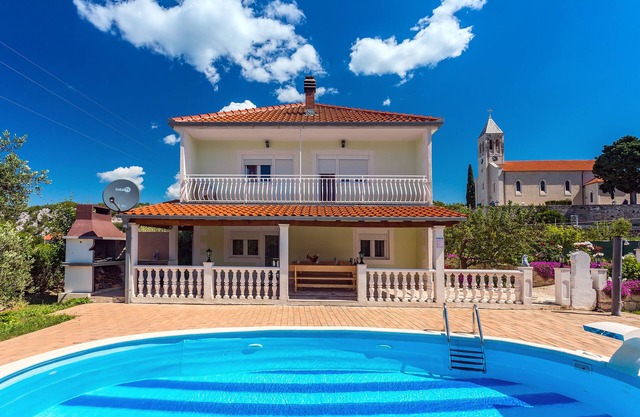 ¡NUEVO! Villa Senchi con piscina privada, sala de juegos, adecuada para 8 personas.