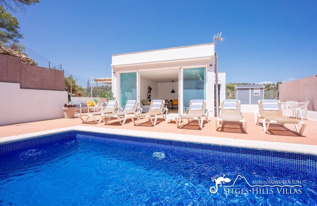 Villa Senia, cerca de Sitges con piscina privada