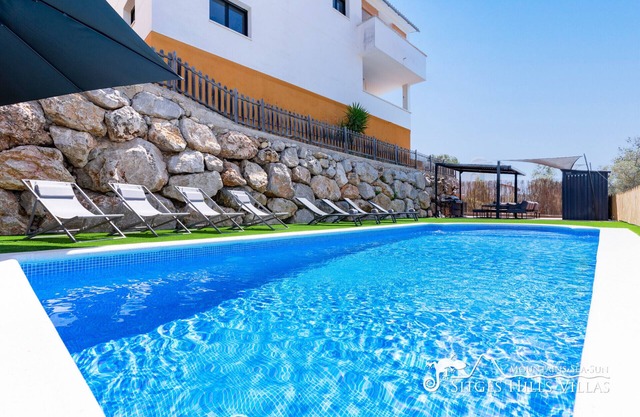 Villa Serranita - Elegante casa de vacaciones con vistas y aire acondicionado