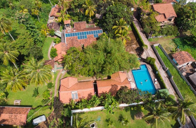 Villa Shade