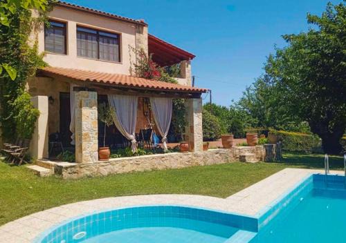 Villa Skine with private pool and lush garden