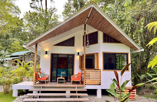 Villa Sloth, Luxury Beachfront Villa just steps away from the beach!