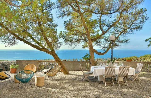 Villa Sorriso mit Pool direkt am Meer