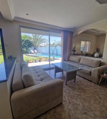 Villa spacieuse avec piscine proche aéroport Mohamed V