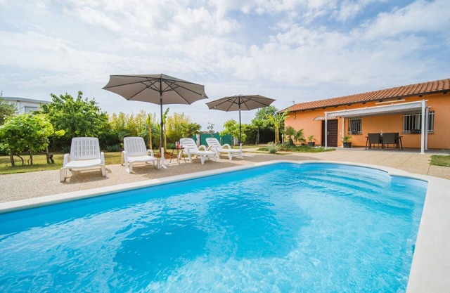Villa Stanzia Diklic with pool for max 5 people in green surroundings near Porec