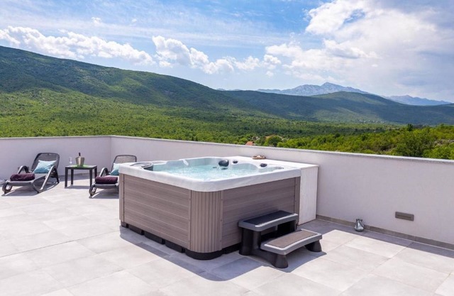 Villa Stars Hill with heated Pool & Whirpool