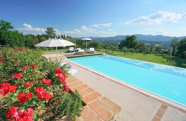 Villa Stellaria: An elegant and welcoming three-story villa located on top of a small hill, with Free WI-FI.