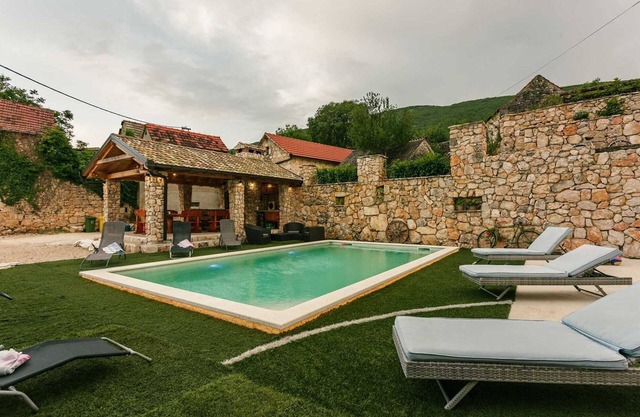 Villa Stone Valcer for 5 guests