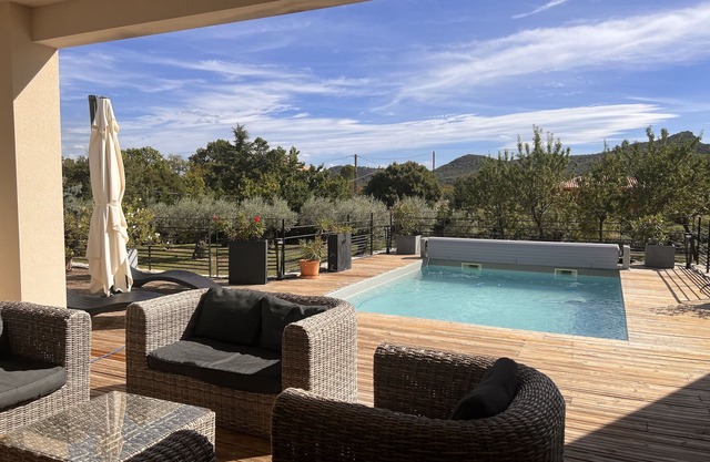 Villa South Ardeche High Standing South, piscina privada climatizada, jardín
