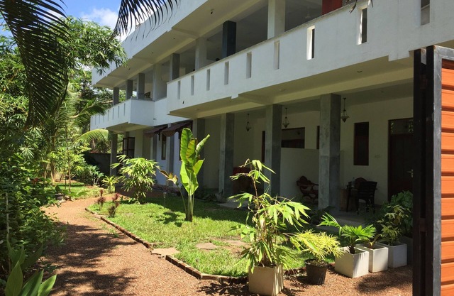 Villa SUITE 4-6 PERS Hikkaduwa -2 Deluxes habitaciones con balcón + AC-BEACH 50M