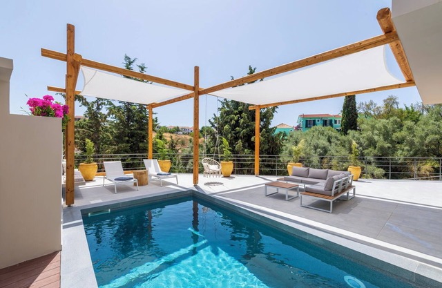 Villa "Suite Erifilli" con vistas al mar, piscina privada y Wi-Fi