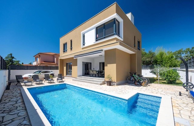 Villa Sunce by Istrabook