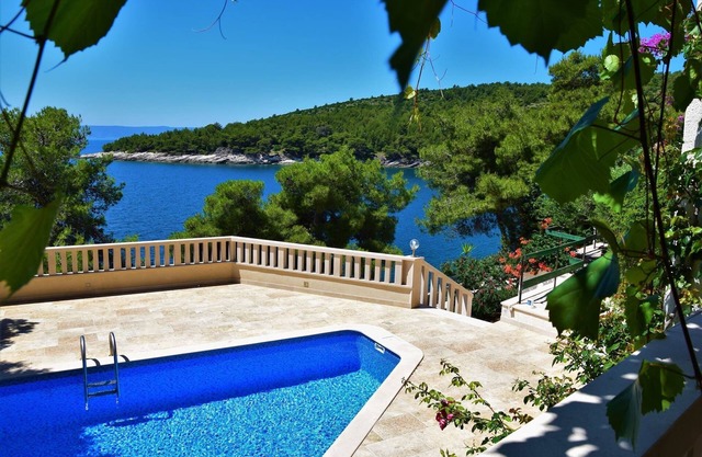 Villa Sunny mit Pool, am Strand