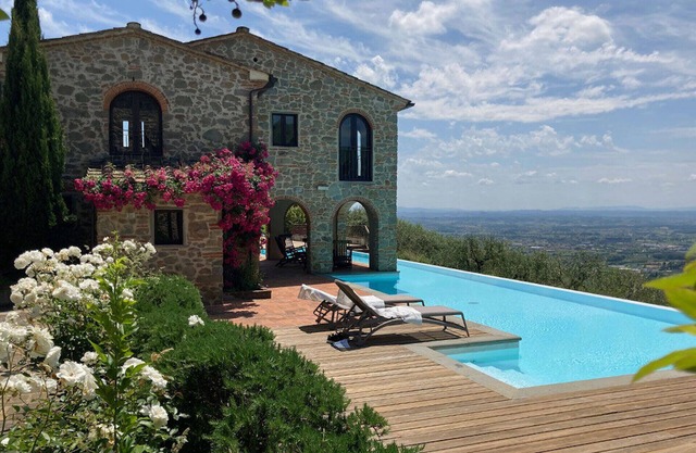 Villa Superior Promoted By WeekHomes.com