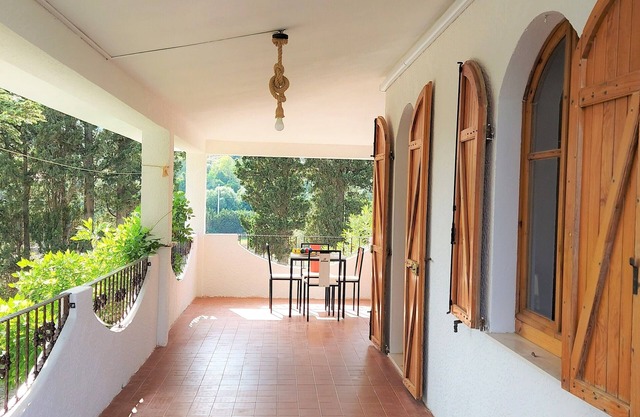 Villa rodeada de vegetación a pocos minutos del mar
