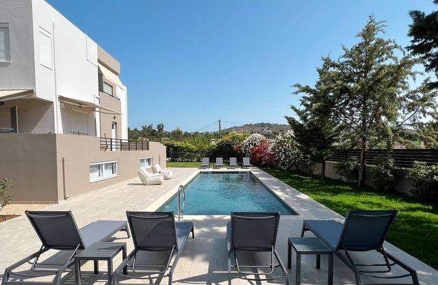 Villa Sweven está cerca del centro de Chania, aeropuerto y puerto de Souda y privado