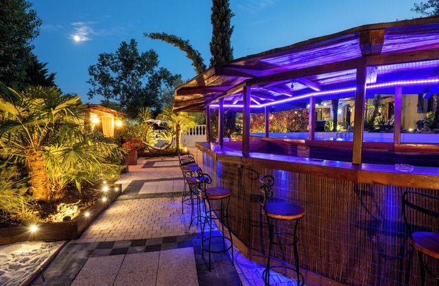 Villa Swimming pool, Jacuzzi, Cinema, Gym