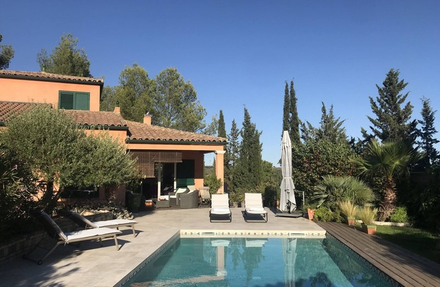 Villa, piscina, rodeado de vegetación, cerca de Montpellier