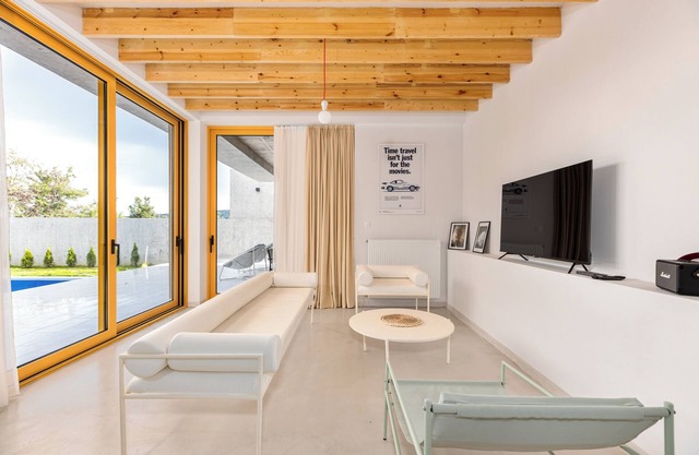 Villa Tabori Hill /Modern Retreat in Tbilisi