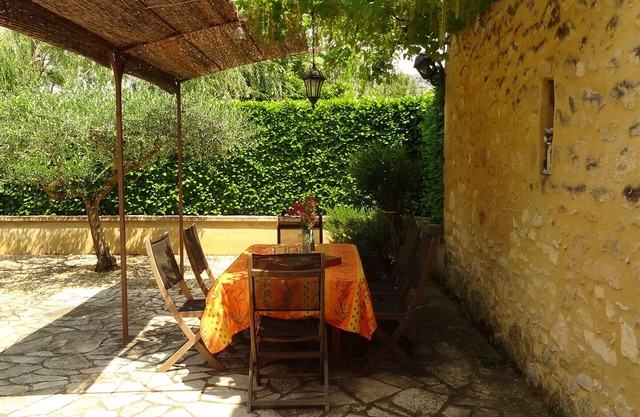 Villa Taillades, 3 bedrooms, 6 persons