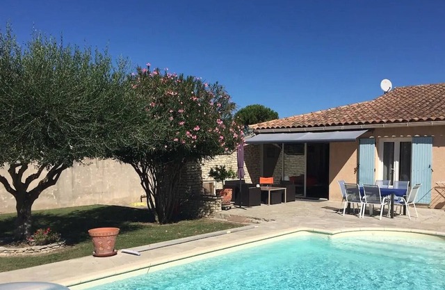 Villa Taillades, 4 bedrooms, 8 persons
