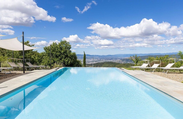 Villa en Sesto Fiorentino con 9 habitaciones, capacidad 17