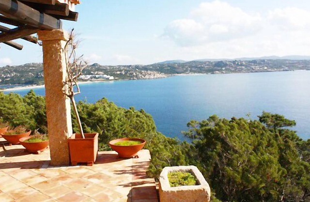 Villa frente al mar en el corazón del Parque Natural Regional de Capo Testa
