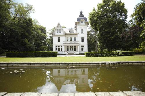 Villa Thor: A Majestic 100-Year-Old Manor