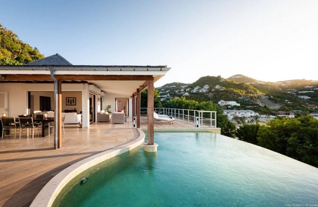 Hermosa piscina de borde infinito, frente a la playa, sistema de entretenimiento, corta caminata a restaurantes