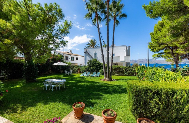 Villa "Tita" con vistas al mar, jardín privado y Wi-Fi