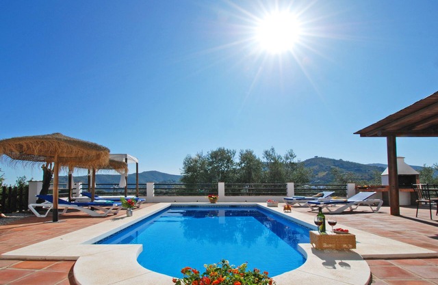Villa Torcal 1, 8 Pers, PISCINA CLIMATIZADA, WIFI, BBQ, A/C, petfriendly