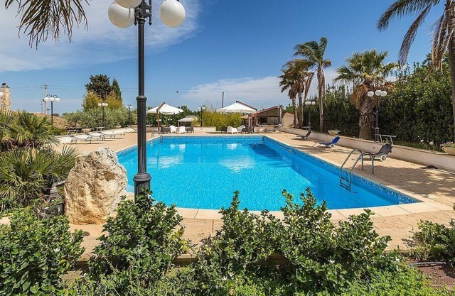 Villa Tormalina, fully refundable with voucher*: An elegant and welcoming villa in a quiet position, surrounded by the Sicilian countryside, with Free WI-FI.