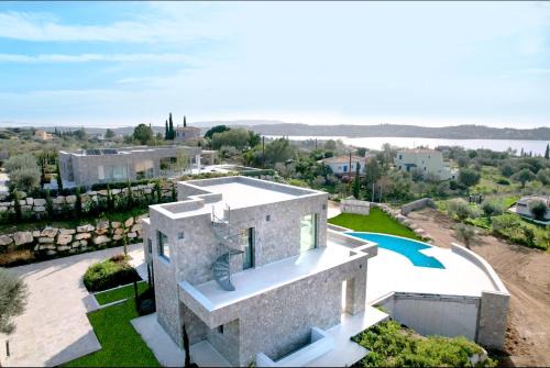 Villa Tranquility - Walk to the Beach with Infinity Pool