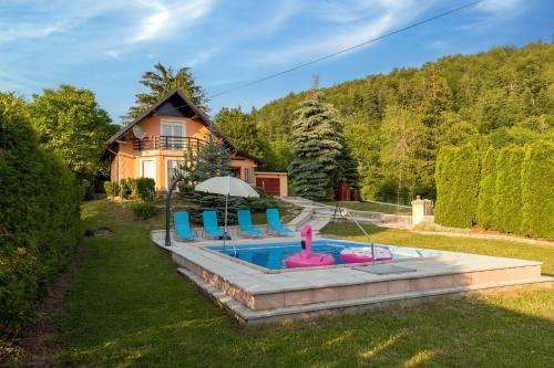Villa Tratea - with a heated pool